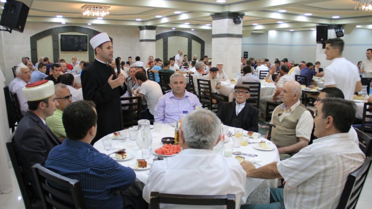 Iftar për besimtarët e rrethit të Krujës