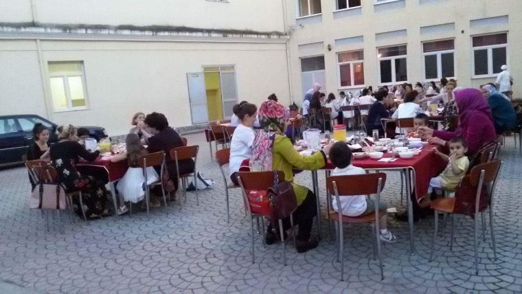 Zyra e gruas, iftar me besimtaret e xhamive të Tiranës