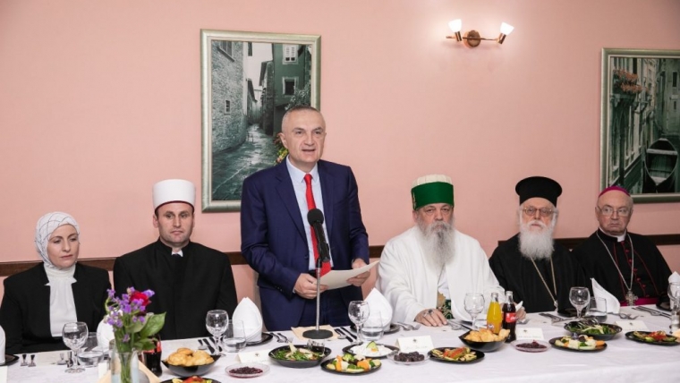 Presidenti Meta shtron iftar me rastin e muajit të Ramazanit