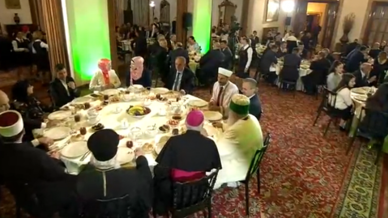 Kryeministri Rama shtron iftar në Natën e Kadrit