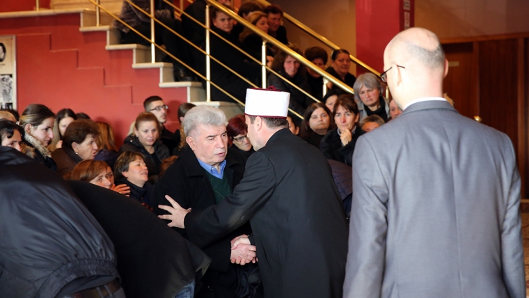 Kryetari i KMSH-së merr pjesë në ceremoninë mortore të familjes Lala